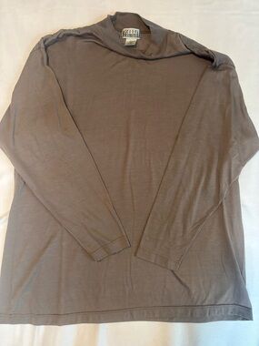 City Streets Men’s Long-Sleeve Crew Neck Shirt in Brown